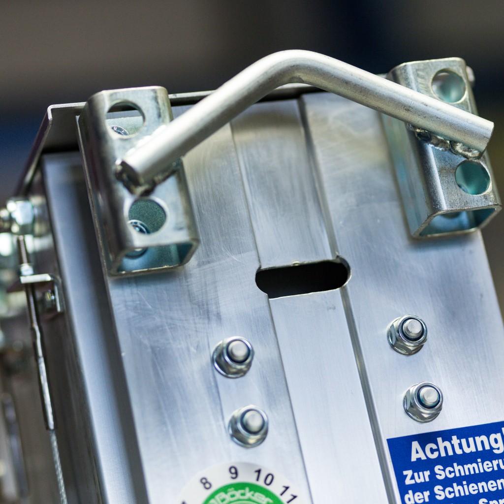 Böcker - Kranöse am Mast - PersonenLift